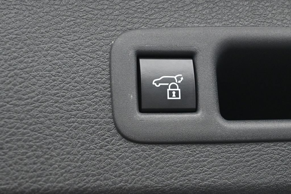 Certified 2025 Toyota Sienna XLE w/ XLE Plus Package AWD/4WD image 31