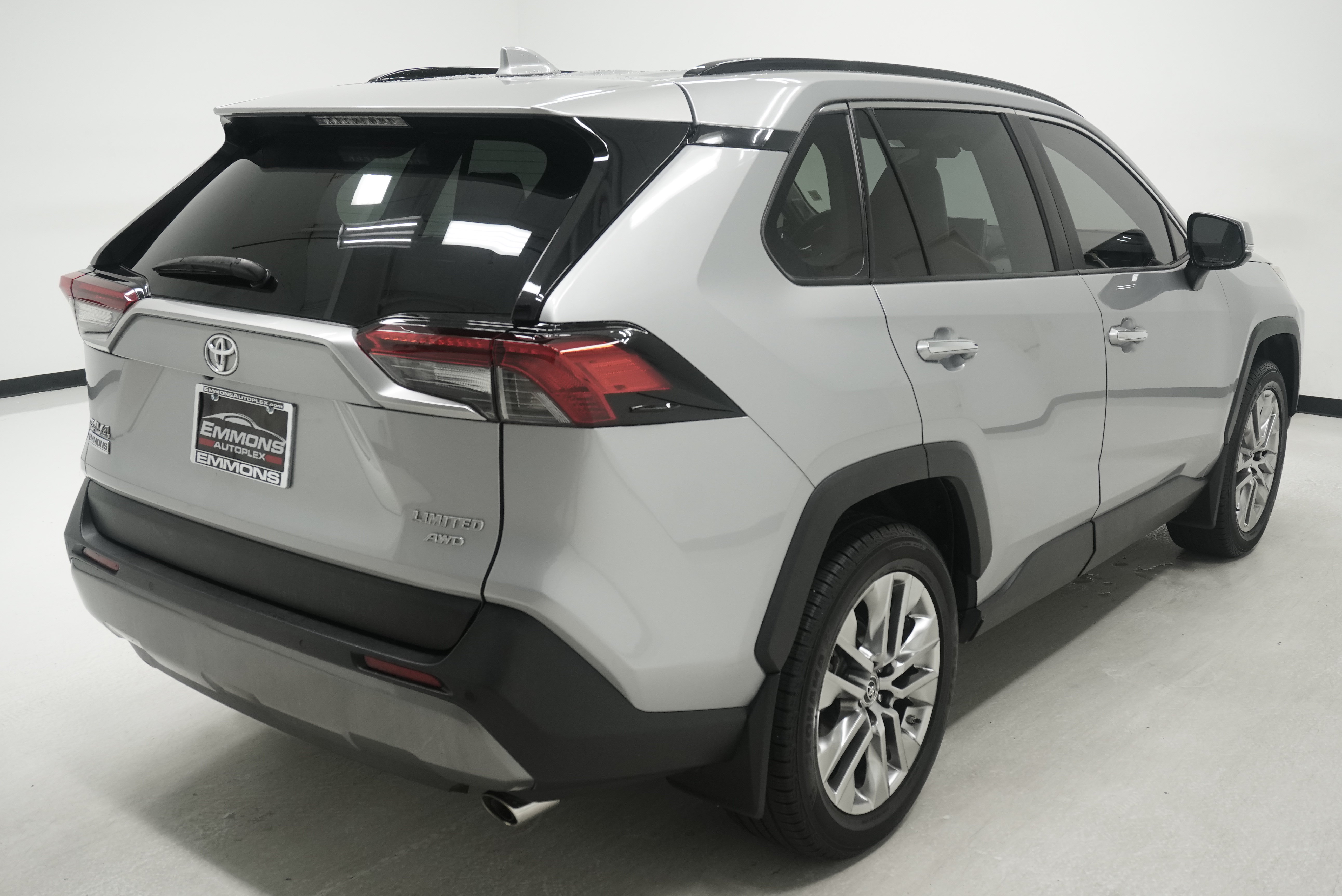 Used 2019 Toyota RAV4 Limited w/ Advanced Technology Package AWD/4WD image 4