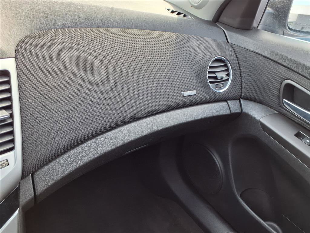 Used 2015 Chevrolet Cruze LT image 4