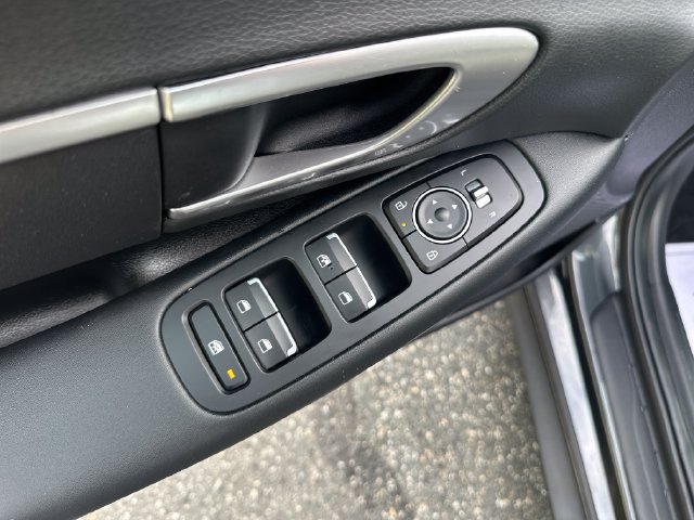 Certified 2025 Hyundai Sonata SE FWD image 12
