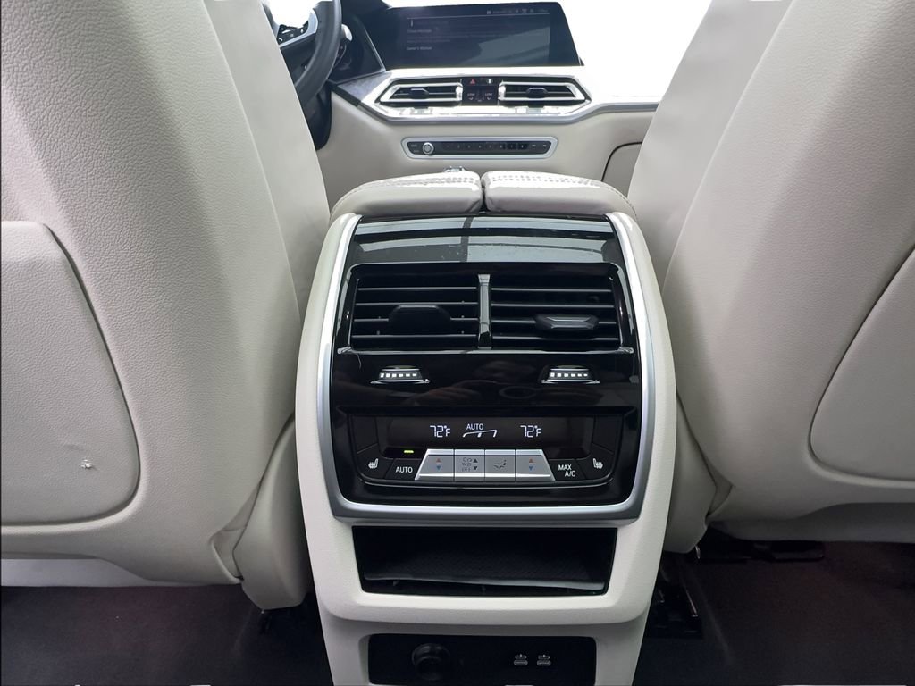 Used 2020 BMW X7 M50i w/ Dynamic Handling Package image 46