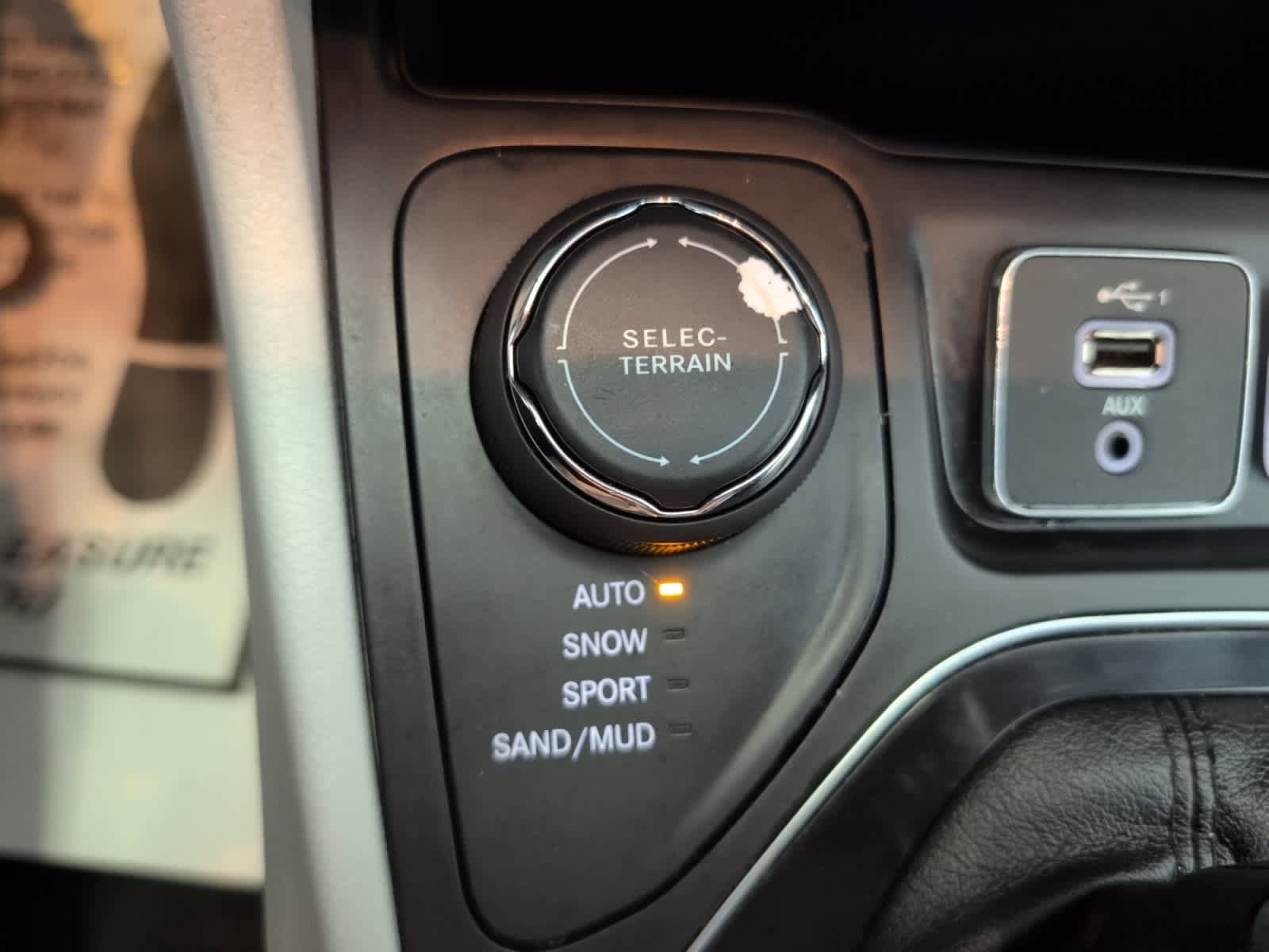 Used 2020 Jeep Cherokee Limited AWD/4WD image 3