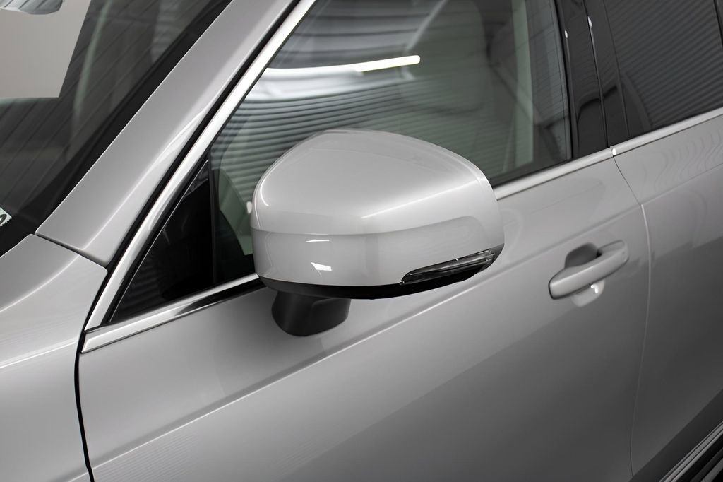 Certified 2025 Volvo XC90 T8 Plus w/ Protection Package Premier image 12