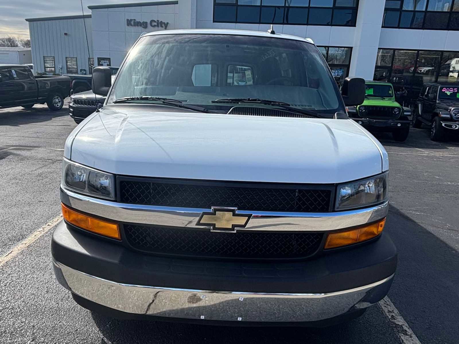 Used 2022 Chevrolet Express 2500 w/ Driver Convenience Package RWD image 3