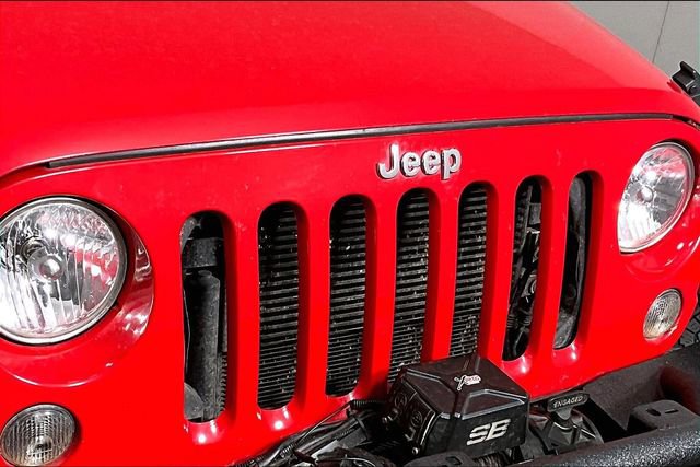 Used 2015 Jeep Wrangler Unlimited Sahara w/ Connectivity Group image 30