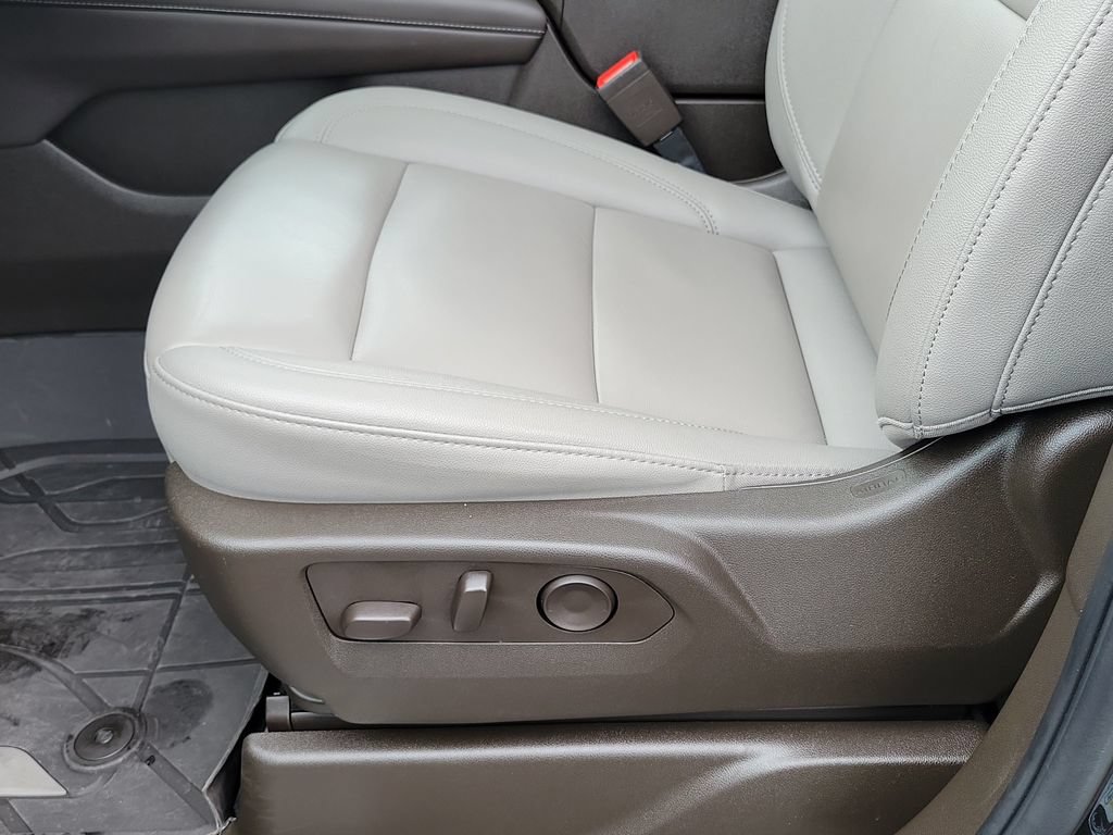 Used 2025 Chevrolet Tahoe Z71 AWD/4WD image 17