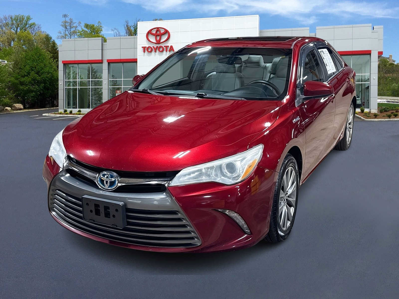 Used 2015 Toyota Camry XLE w/ Moonroof Package FWD image 1