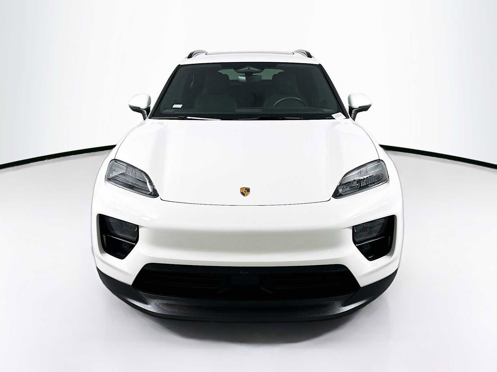 Certified 2025 Porsche Macan Electric image 6