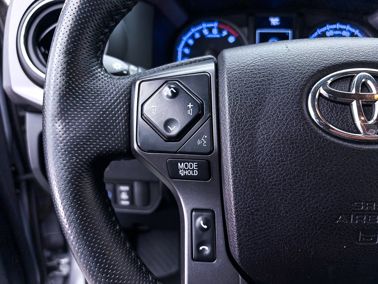 Used 2021 Toyota Tacoma TRD Off-Road w/ Technology Package AWD/4WD image 32