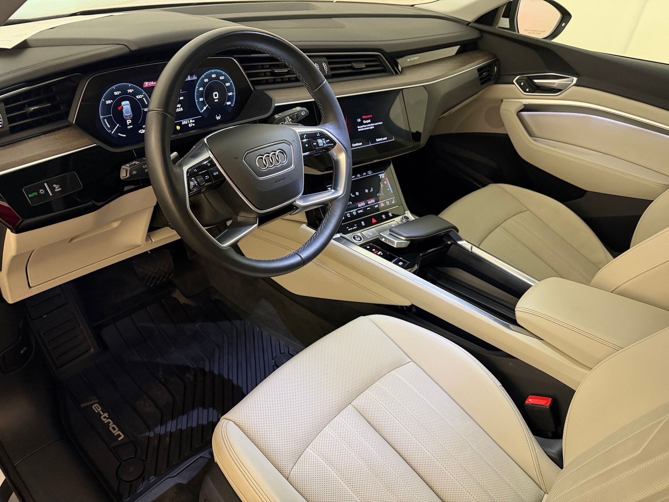 Certified 2023 Audi e-tron Premium Plus w/ Premium Plus Package AWD/4WD image 4