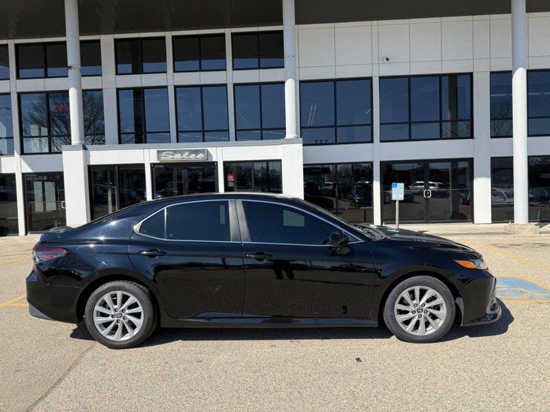 Used 2021 Toyota Camry LE FWD image 4