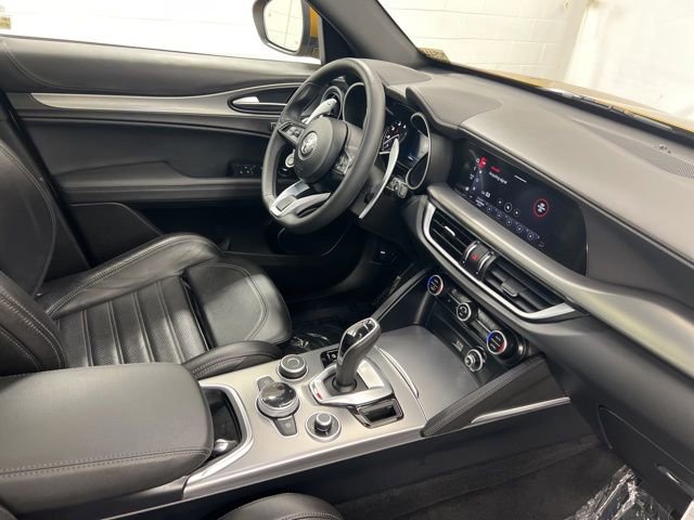 Used 2022 Alfa Romeo Stelvio Veloce AWD/4WD image 25