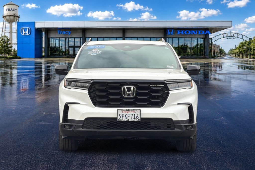 Certified 2025 Honda Pilot Black Edition image 16