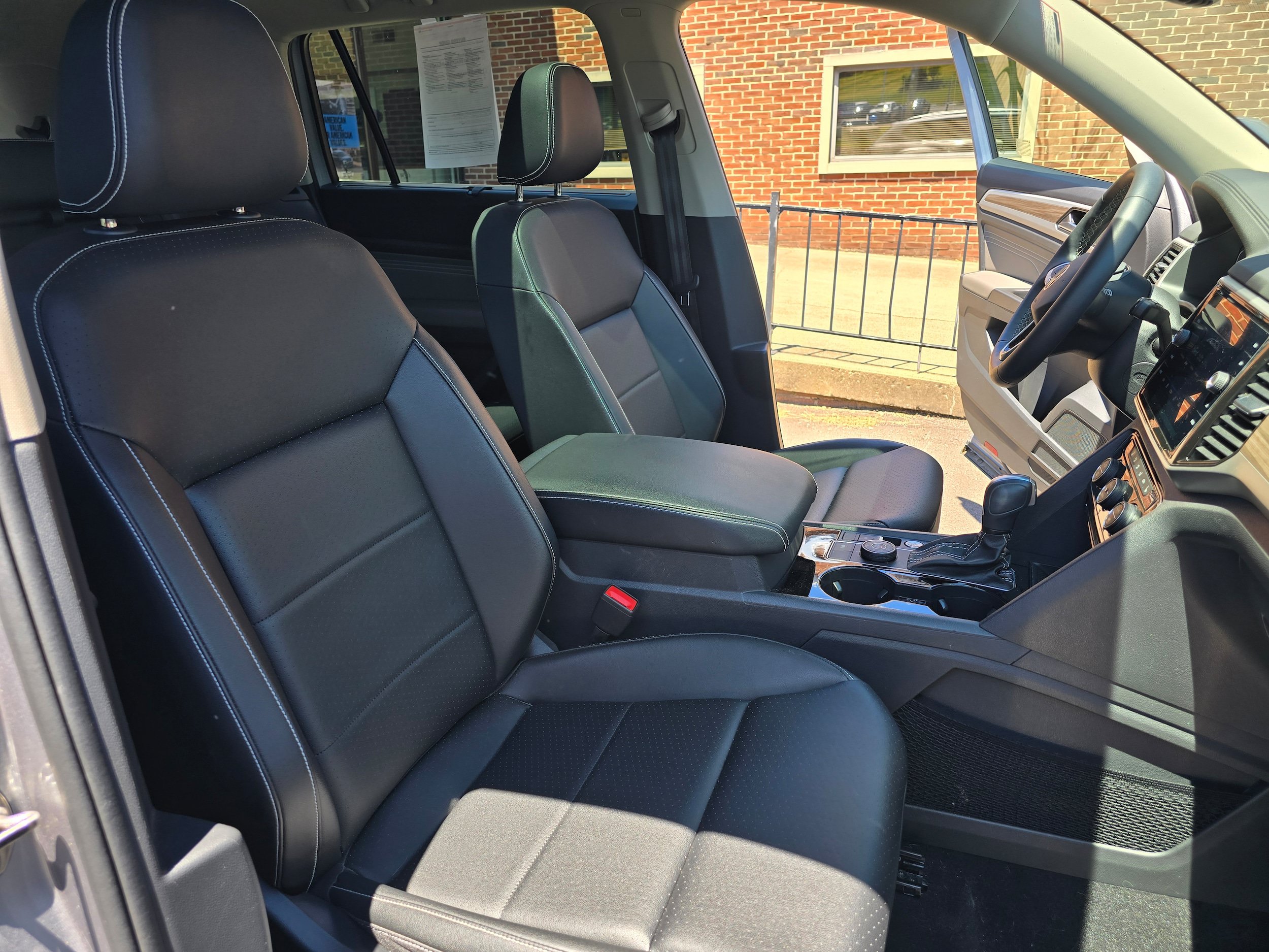 Used 2023 Volkswagen Atlas SEL AWD/4WD image 14