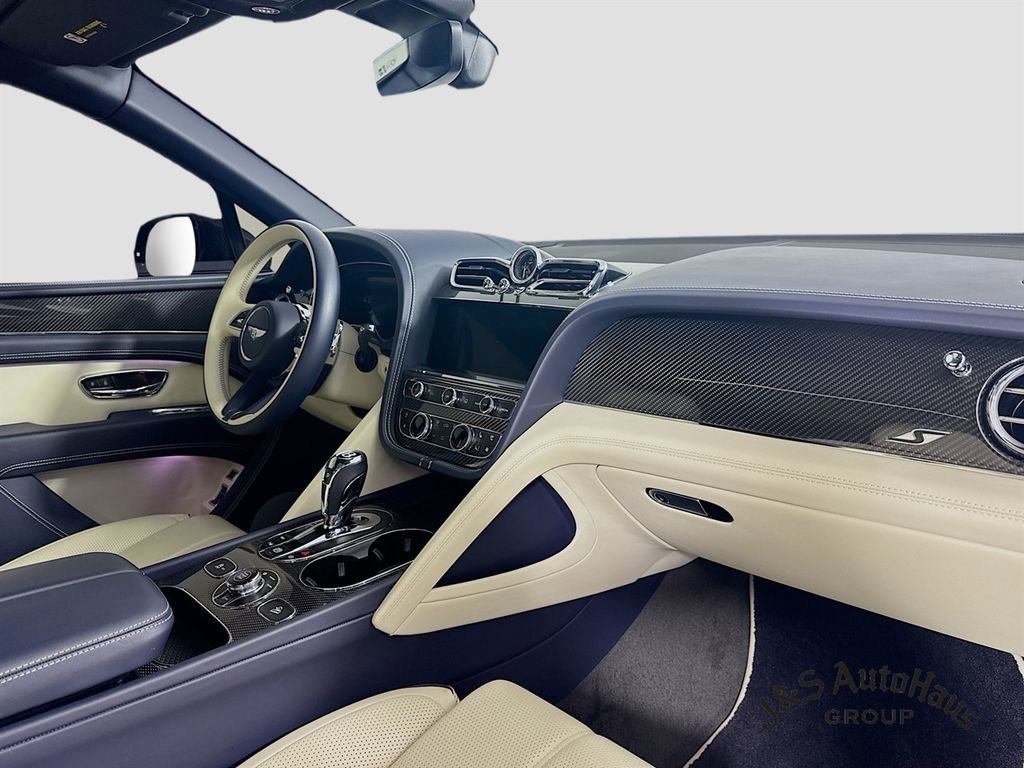 Used 2022 Bentley Bentayga AWD/4WD image 35