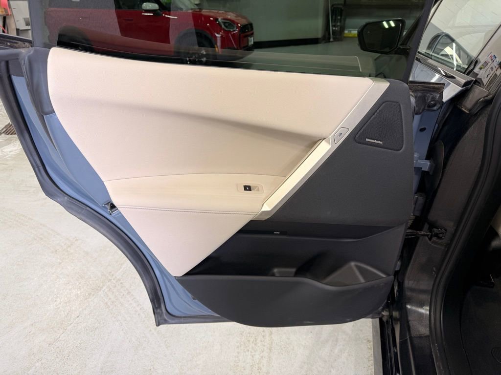 Used 2023 BMW iX xDrive50 w/ Premium Package image 19