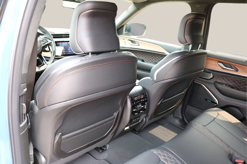 New 2026 Jeep Grand Cherokee Summit AWD/4WD image 15