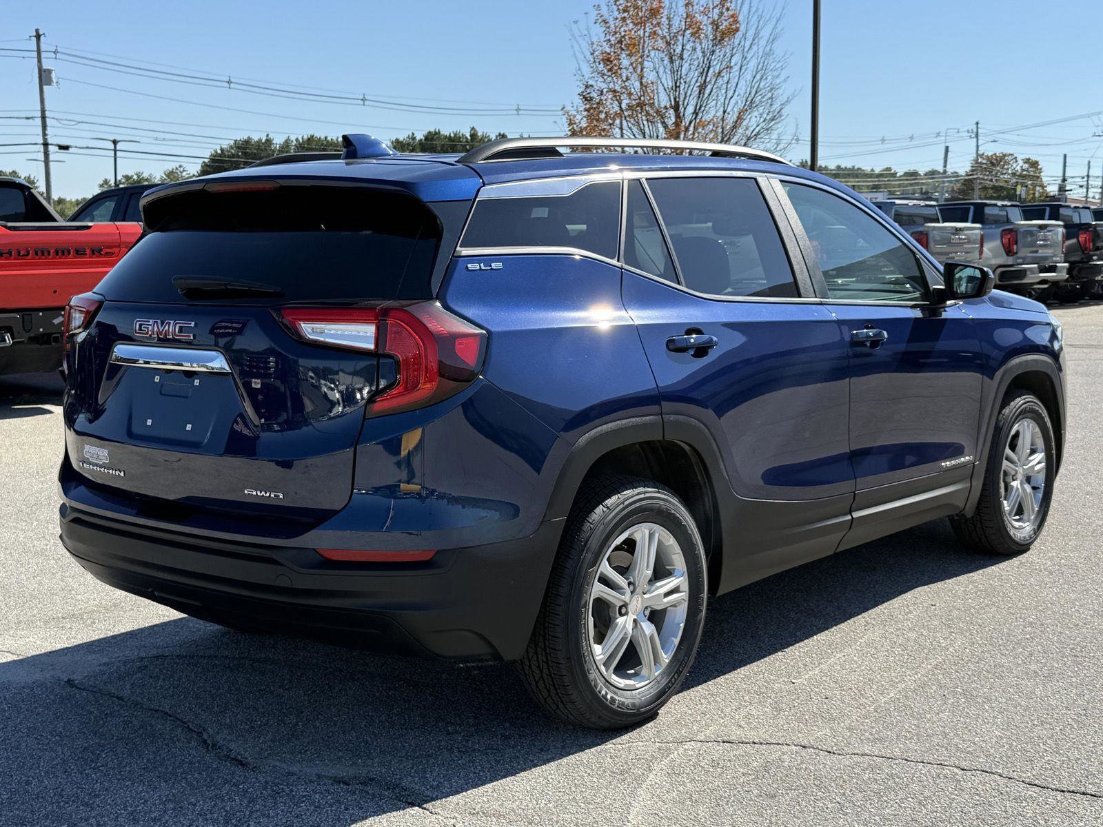 Used 2023 GMC Terrain SLE w/ Driver Convenience Package image 5