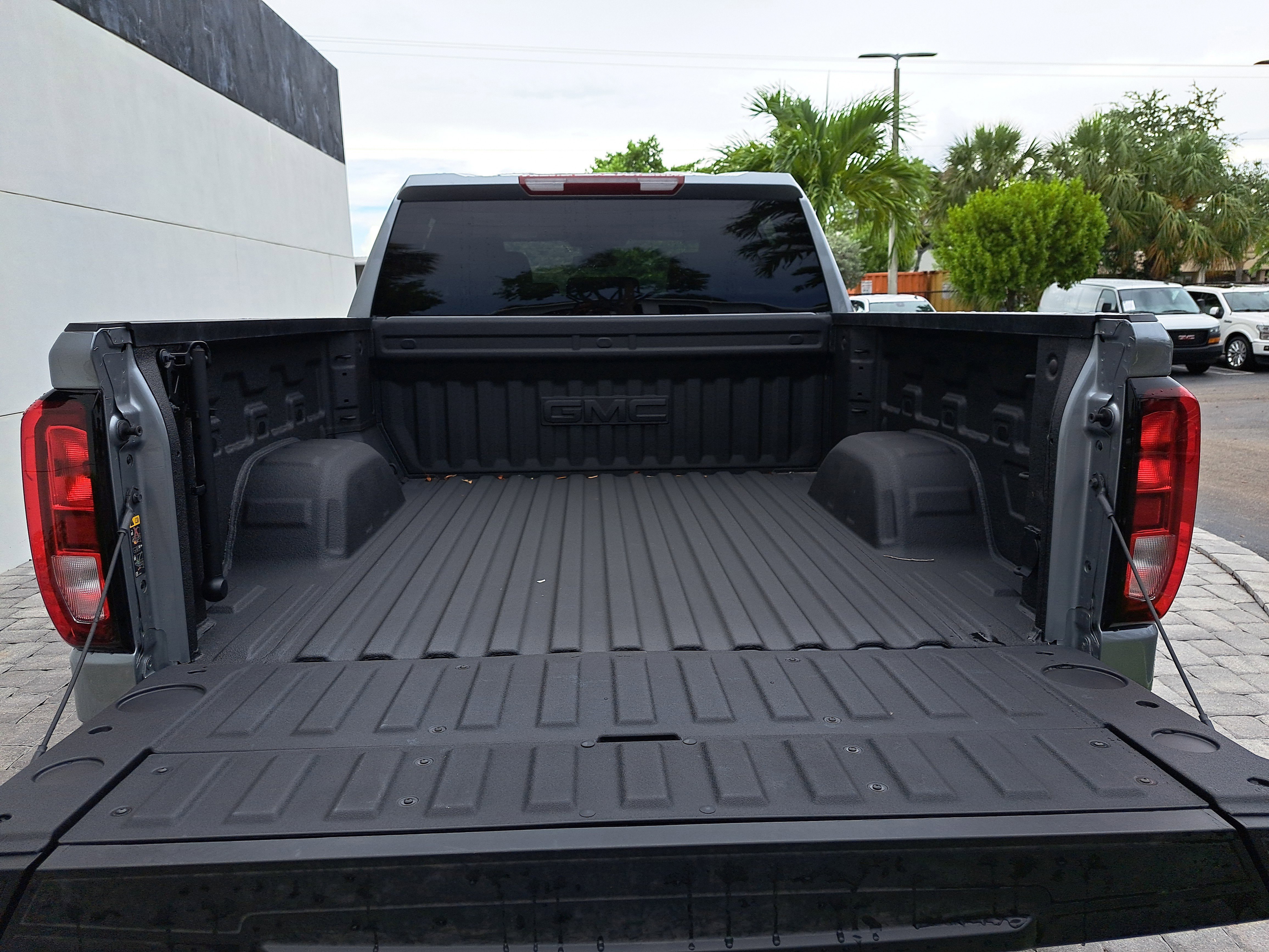 New 2025 GMC Sierra 1500 Elevation w/ LPO, Elevation Black Package image 10