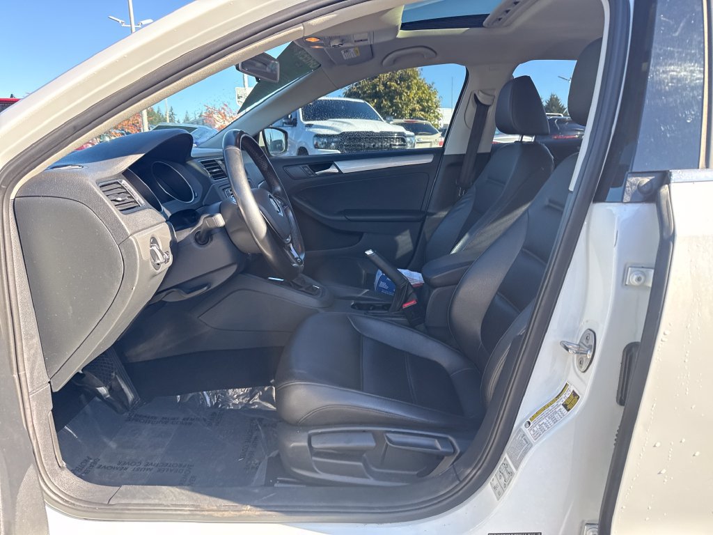 Used 2017 Volkswagen Jetta SE FWD image 4
