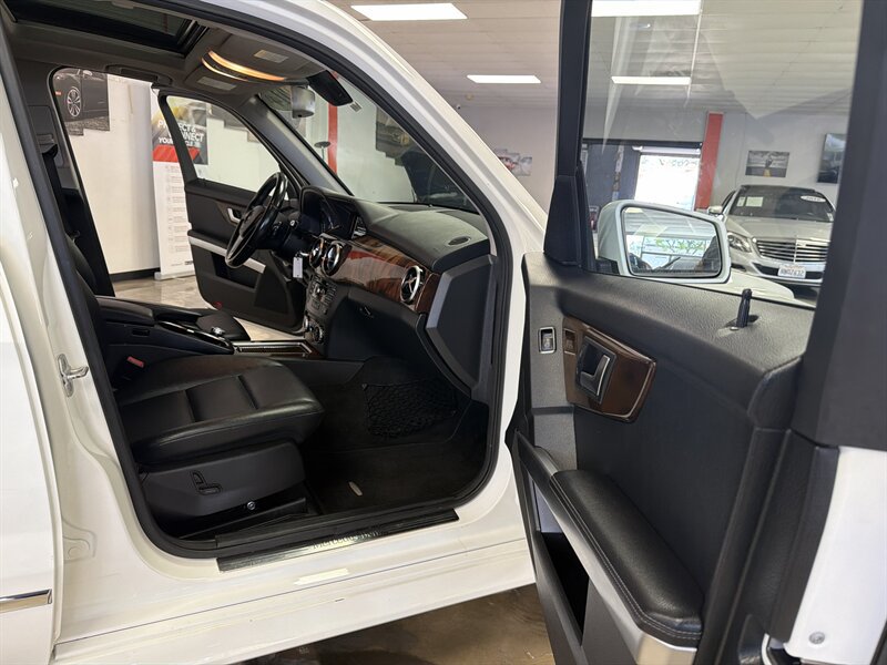 Used 2014 Mercedes-Benz GLK 350 2WD image 31