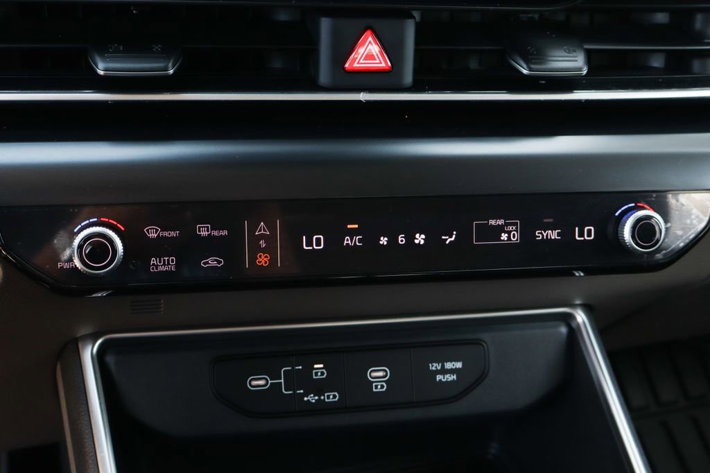 Used 2025 Kia Carnival image 36