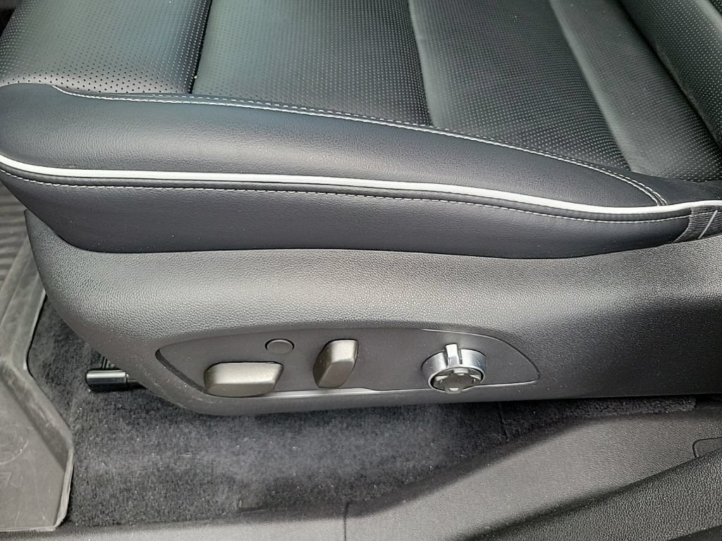 Used 2025 Buick Enclave Avenir AWD/4WD image 14