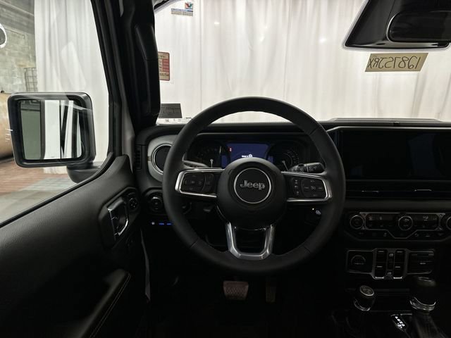 Used 2025 Jeep Wrangler Unlimited Sahara w/ Safety Group AWD/4WD image 15
