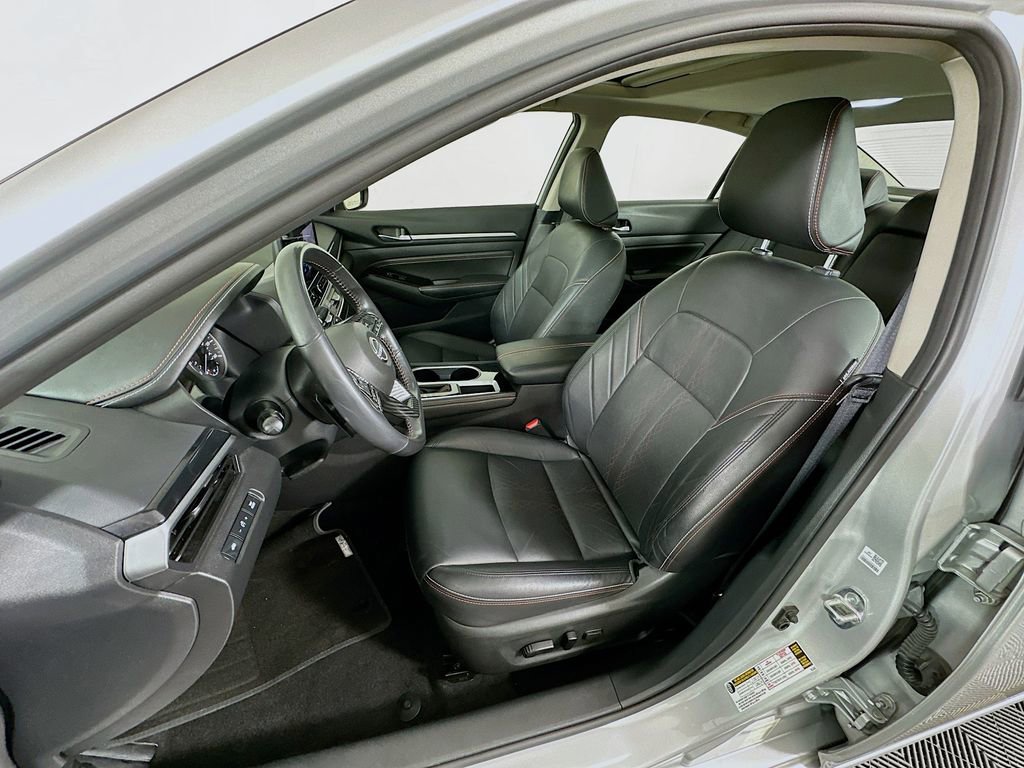 Used 2023 Nissan Altima 2.5 SR w/ SR Premium Package image 21