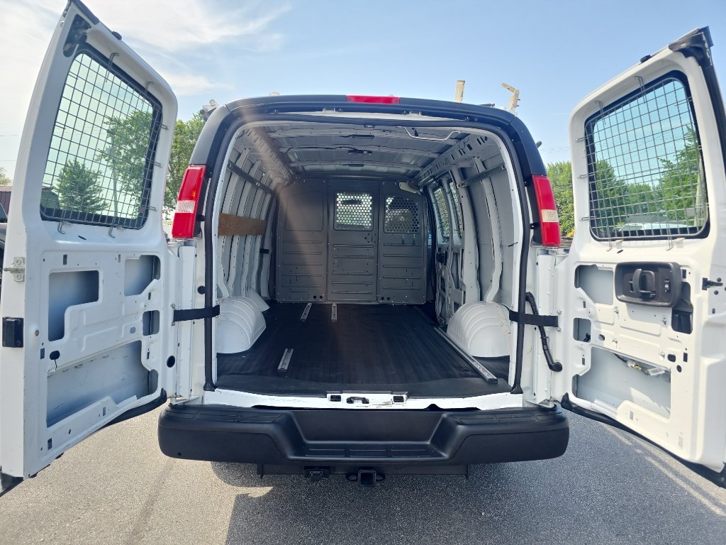 Used 2015 Chevrolet Express 2500 RWD image 9