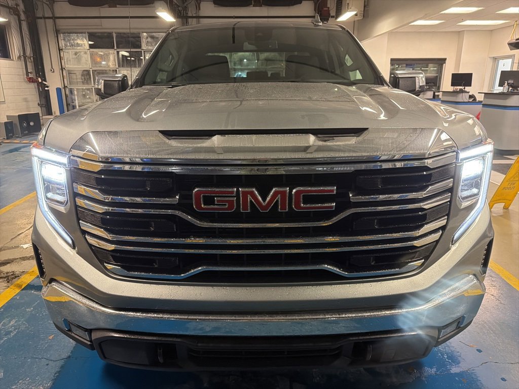 Used 2026 GMC Sierra 1500 SLT image 2