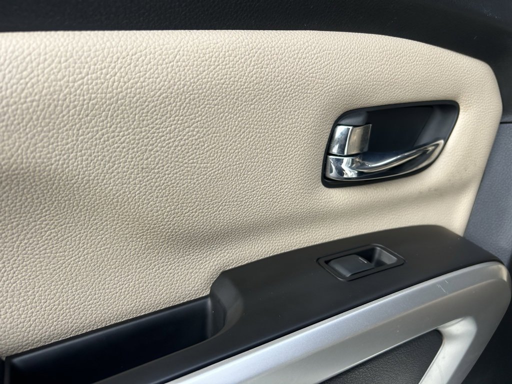 Used 2018 Nissan Titan SL w/ Chrome Package image 27