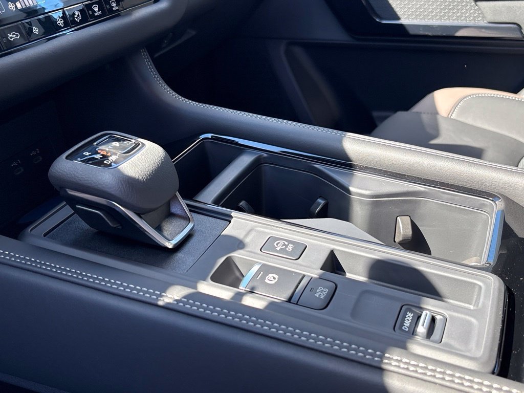 New 2026 Nissan Pathfinder Platinum FWD image 34