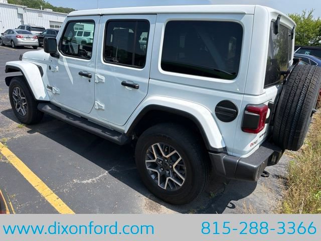 Used 2025 Jeep Wrangler Unlimited Sahara AWD/4WD image 3