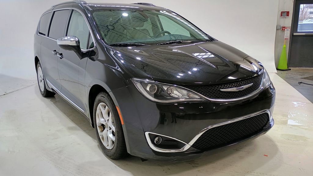 Used 2020 Chrysler Pacifica Limited image 1