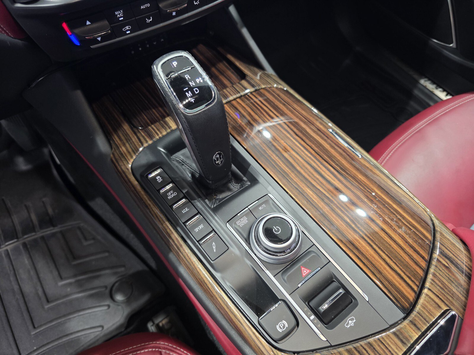 Used 2021 Maserati Levante GranLusso AWD/4WD image 18