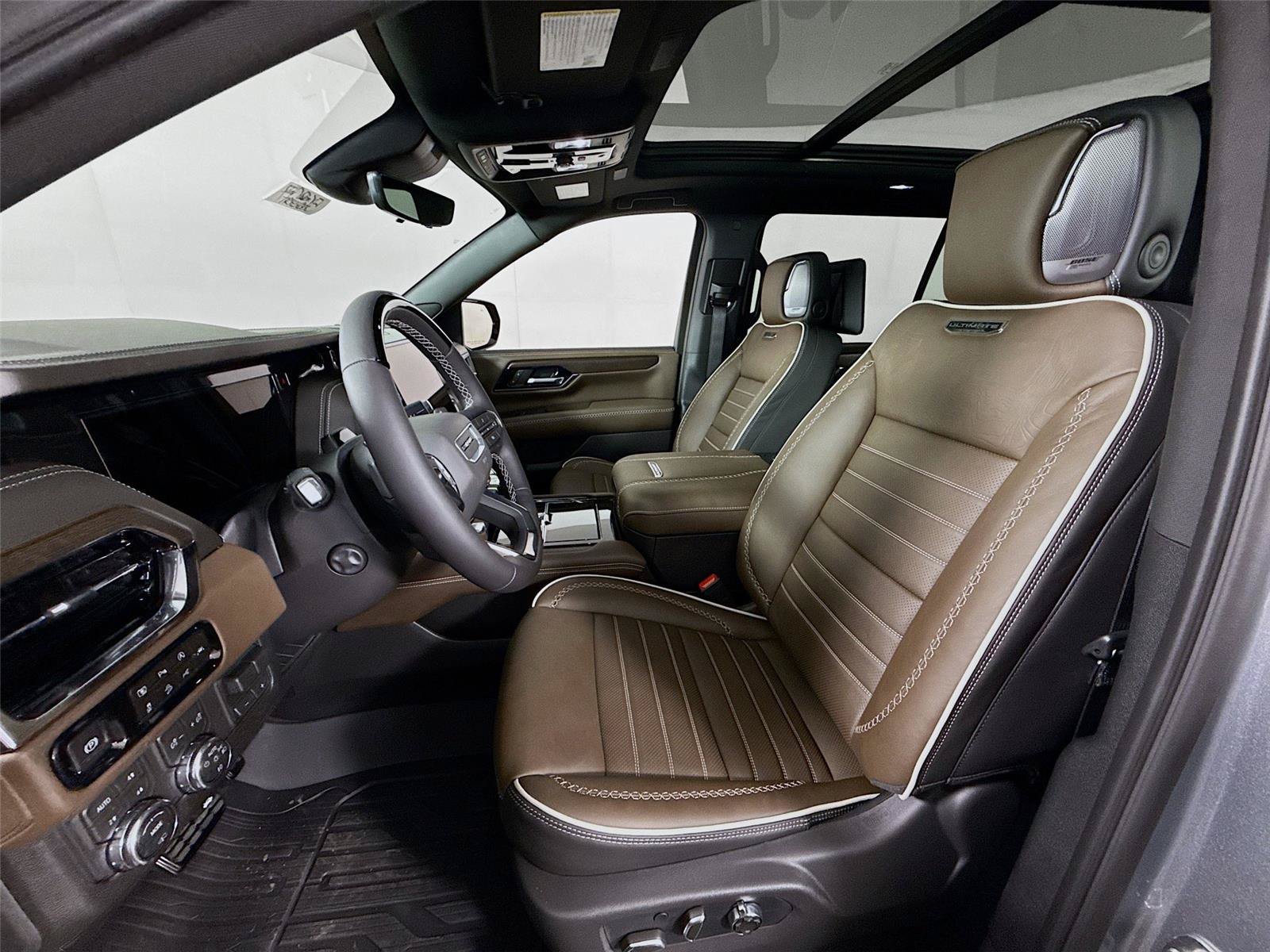 New 2026 GMC Yukon XL Denali Ultimate w/ LPO, Floor Liner Package AWD/4WD image 16