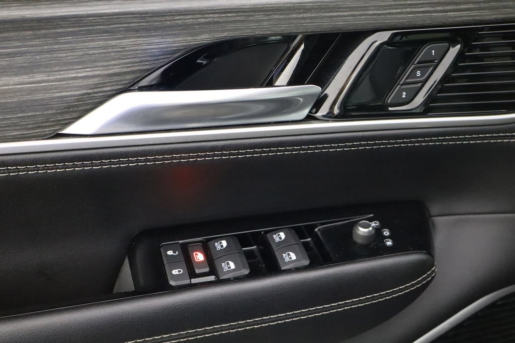 Used 2023 Jeep Wagoneer Series III w/ Premium Group I AWD/4WD image 13