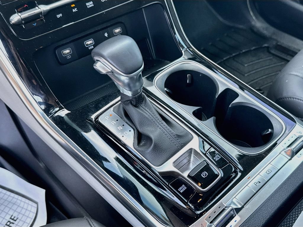 Certified 2023 Kia Carnival SX FWD image 20