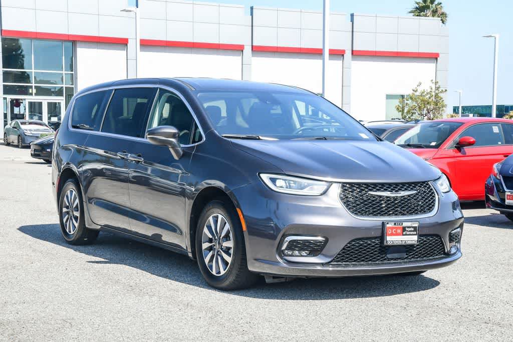 Used 2023 Chrysler Pacifica Touring-L FWD video 3
