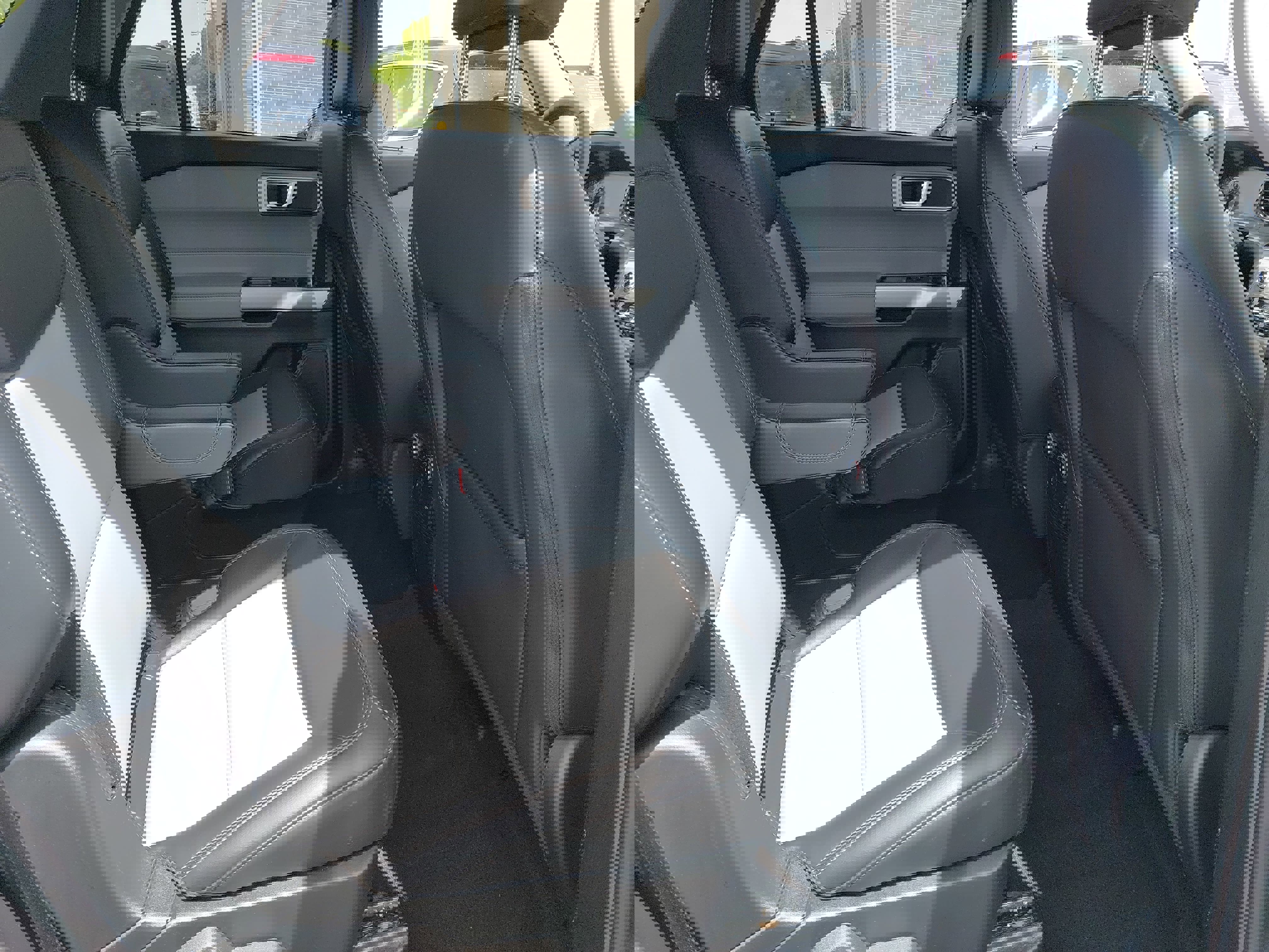 Used 2023 Ford Explorer XLT w/ Equipment Group 202A image 11