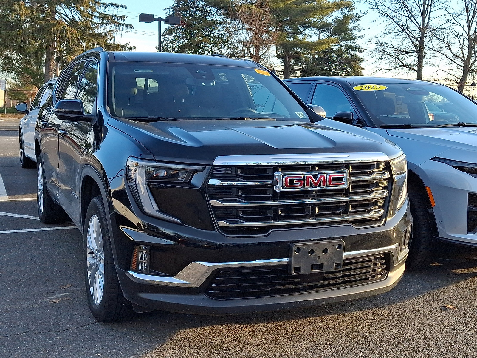 Used 2024 GMC Acadia Elevation image 2