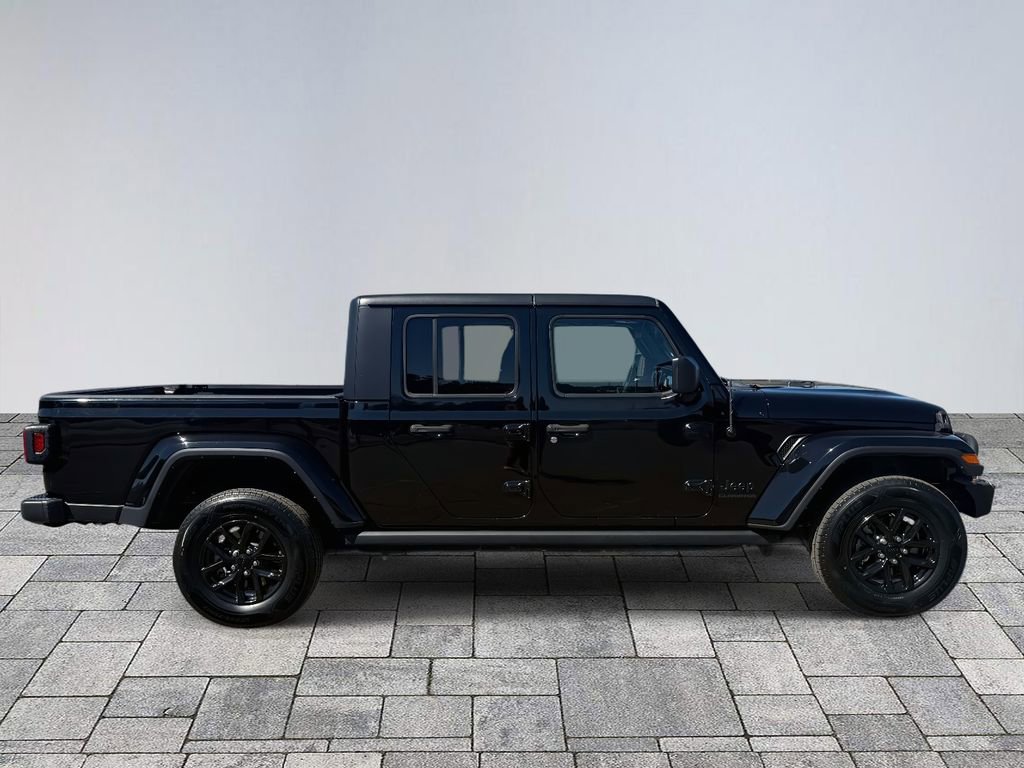Used 2022 Jeep Gladiator Sport image 8