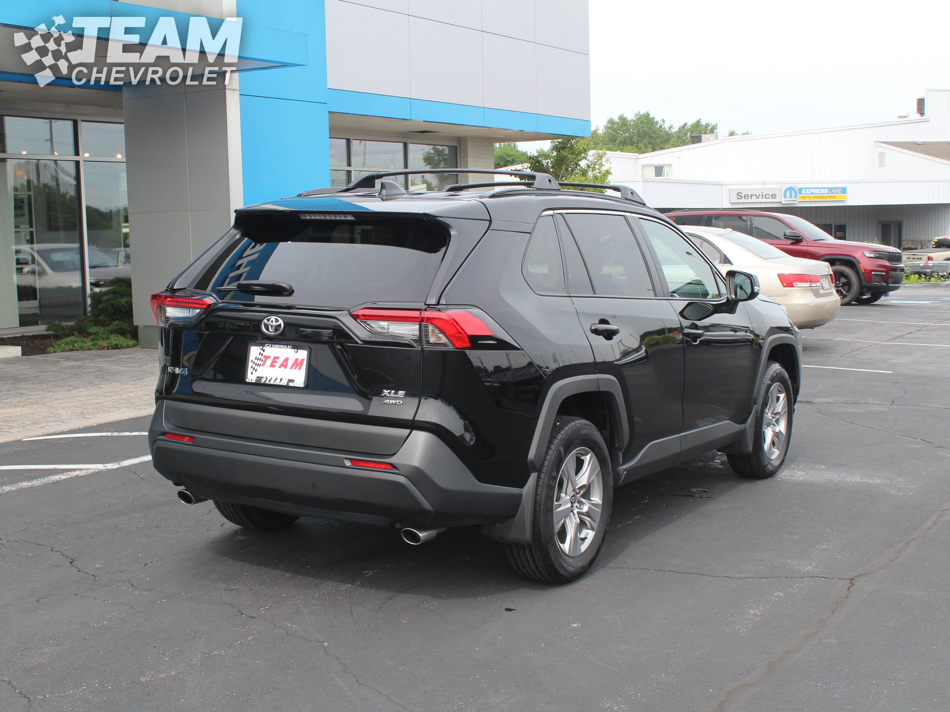 Used 2023 Toyota RAV4 XLE w/ Convenience Package AWD/4WD image 4