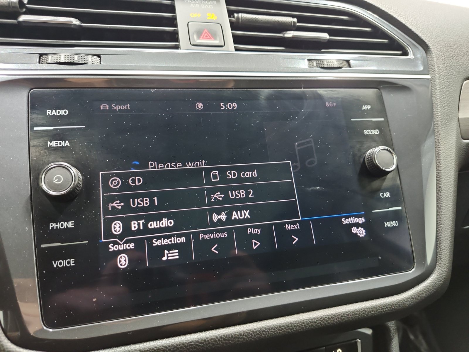 Used 2020 Volkswagen Tiguan SE w/ Panoramic Sunroof Package AWD/4WD image 19