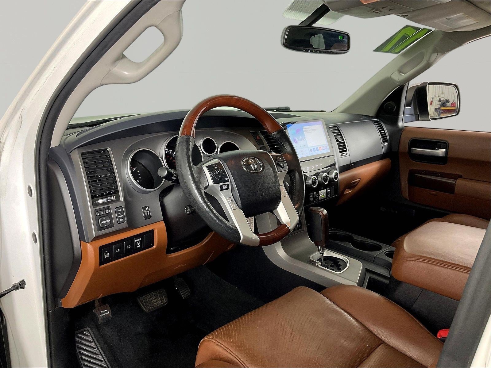 Used 2017 Toyota Sequoia Platinum RWD image 17