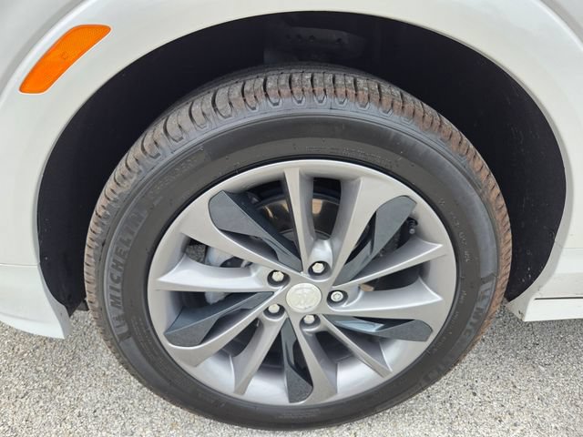 Used 2022 Buick Encore GX Select w/ Sport Touring Package FWD image 7