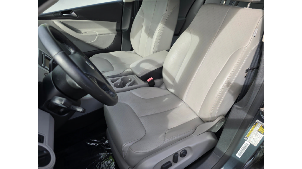 Used 2009 Volkswagen Passat Komfort FWD image 19