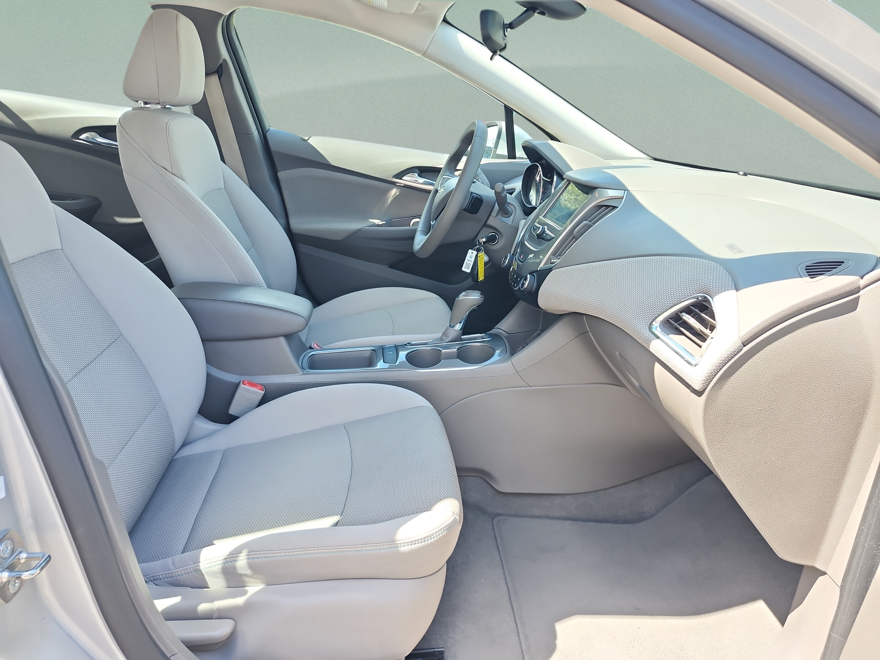 Used 2017 Chevrolet Cruze LT FWD image 19