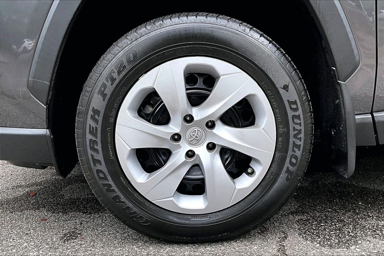 Used 2024 Toyota RAV4 LE FWD image 34